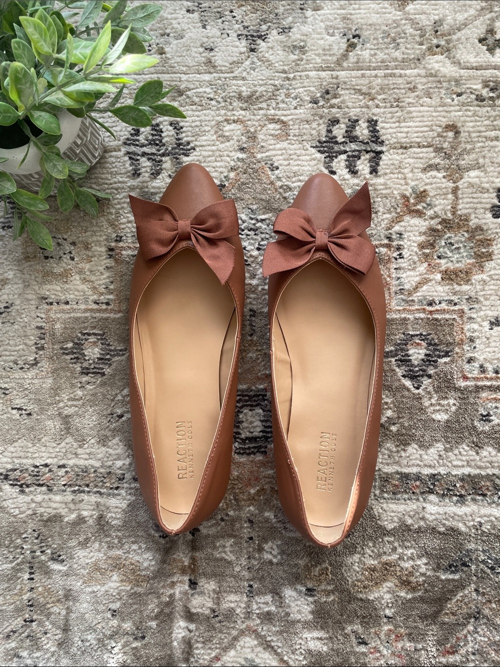 Kenneth Cole Reaction Brown Bow Pointed Toe Flats - Picture 2 of 11